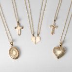 Vintage Oval Locket Necklace Etched Leaf Scroll Gold Plated - Image 7