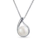 Timeless Elegance Pearl Pendant Necklace & Stud Earrings Set in Sterling Silver - Image 4