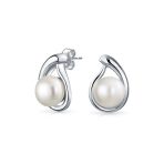 Timeless Elegance Pearl Pendant Necklace & Stud Earrings Set in Sterling Silver - Image 5