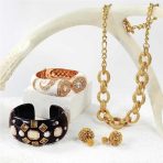 Chunky Oval Link Collar Necklace Toggle Clasp in Matte Gold - Image 4